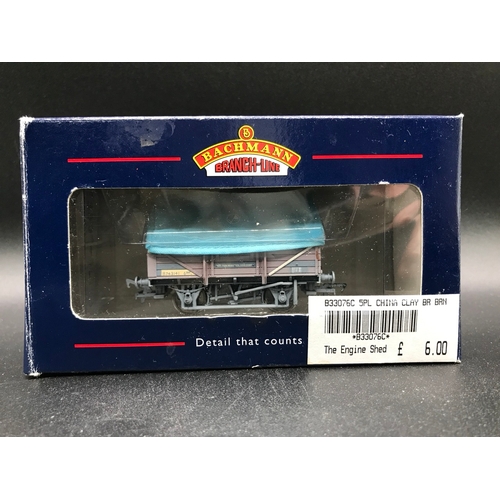 329 - 15 OO Gauge Boxed Rolling-stock various manufacturers, Bachmann 38-526W, 39-550, 39-530, 38-326, 33-... 