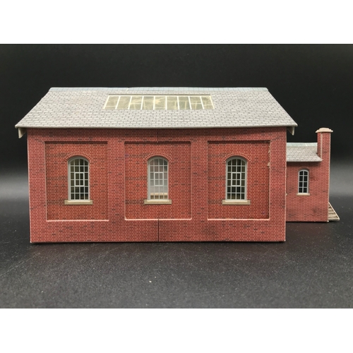 440 - OO Gauge Model Railway Buildings, Platforms and other, including two terraces (55cm), Instant impact... 