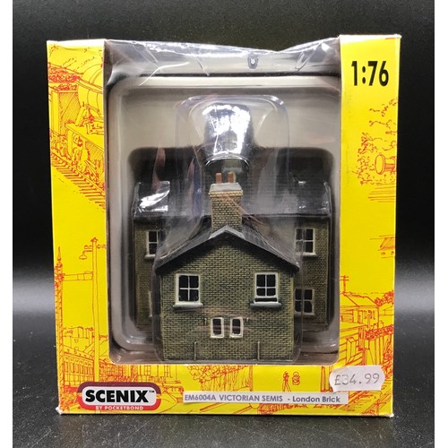 443 - Three Hornby Skaledale and One Scenic OO 1:76 scale Buildings, Ex-shop Stock, includes R9813 Ex-Barr... 