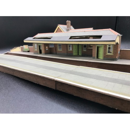 441 - Twenty Charming 1950's era Card Built OO Gauge Scale Buildings and Engine Shed (300m) Through Statio... 