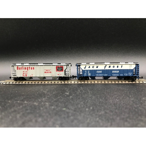 376 - Six 'N' Gauge North American wagons making an interesting rake, various manufacturers, Bachmann, Tri... 