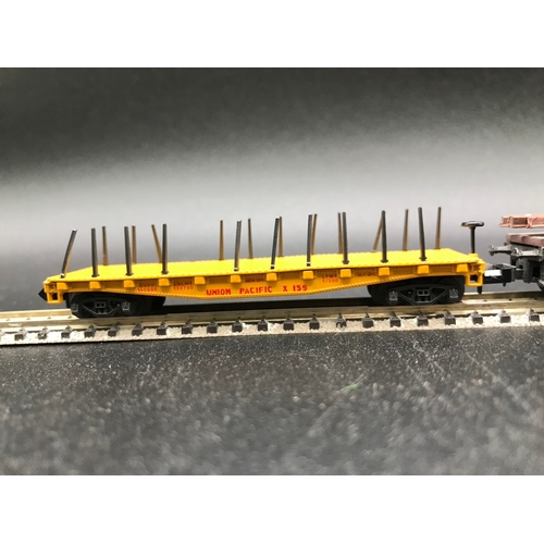 377 - Six 'N' gauge Container and Flat-bed Wagons, Fleischmann (3), Trix (2), Lima (1), 'Ready-to-roll' - ... 