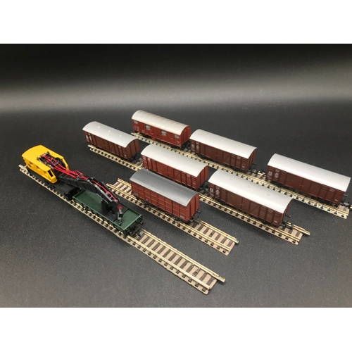 385 - Nine 'N' gauge Rolling Stock, including Trix Crane, Trix (8), Peco (1), 'Ready-to-roll' - Good (9) 4... 