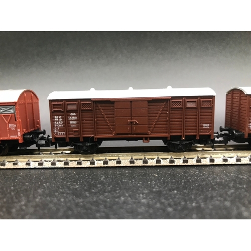 385 - Nine 'N' gauge Rolling Stock, including Trix Crane, Trix (8), Peco (1), 'Ready-to-roll' - Good (9) 4... 