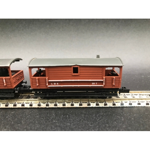 387 - Twelve 'N' Gauge Rolling-stock, various manufacturers, 'Ready-to-roll' - Fair/Good (12) 500g