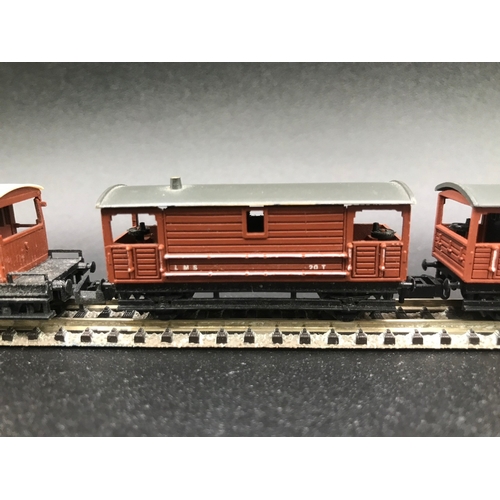 387 - Twelve 'N' Gauge Rolling-stock, various manufacturers, 'Ready-to-roll' - Fair/Good (12) 500g