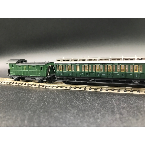 390 - 55cm Rake of 'N' Gauge Arnold four cars/coaches and Brake/Luggage, 'Ready-to-Roll' - Good (5) 400g