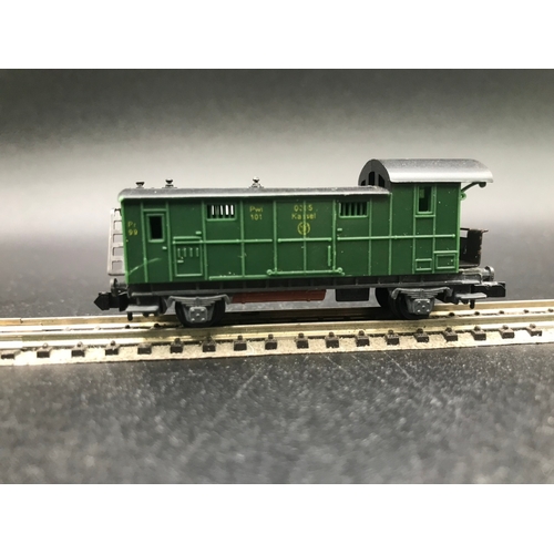 390 - 55cm Rake of 'N' Gauge Arnold four cars/coaches and Brake/Luggage, 'Ready-to-Roll' - Good (5) 400g