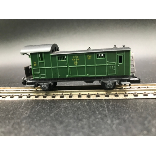 390 - 55cm Rake of 'N' Gauge Arnold four cars/coaches and Brake/Luggage, 'Ready-to-Roll' - Good (5) 400g