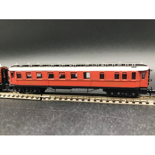 391 - Two 'N' Gauge Rakes, Arnold Speisewagen (3) Good, with Trix SNCF (4) Fair, plus two Trix Coaches, 'R... 