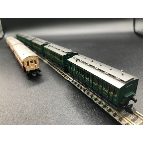 392 - Two Rakes of 'N' Gauge Fleischmann Piccolo Cars/Coaches, 50cm Rake of Seven and 27 Rake of Three DB ... 