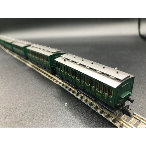 392 - Two Rakes of 'N' Gauge Fleischmann Piccolo Cars/Coaches, 50cm Rake of Seven and 27 Rake of Three DB ... 