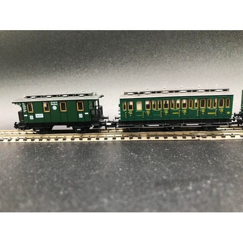 392 - Two Rakes of 'N' Gauge Fleischmann Piccolo Cars/Coaches, 50cm Rake of Seven and 27 Rake of Three DB ... 