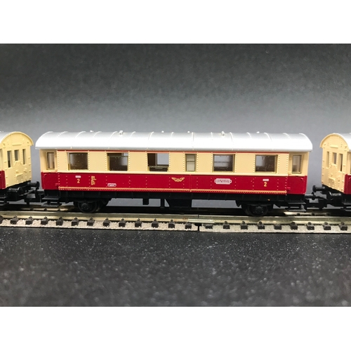 392 - Two Rakes of 'N' Gauge Fleischmann Piccolo Cars/Coaches, 50cm Rake of Seven and 27 Rake of Three DB ... 