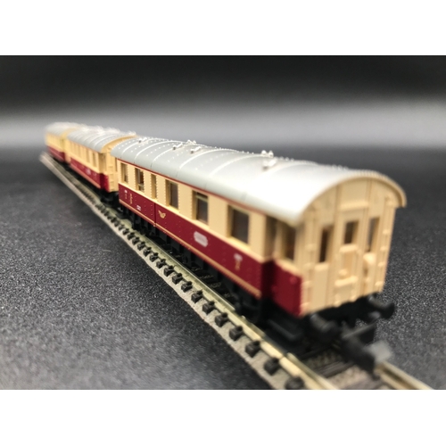 392 - Two Rakes of 'N' Gauge Fleischmann Piccolo Cars/Coaches, 50cm Rake of Seven and 27 Rake of Three DB ... 