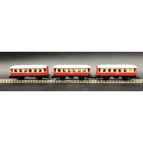 396 - Three 'N' Gauge Arnold Rakes, plus three more Rolling-Stock, DB Bonn (1), ULM (2), DB 50 8089-43549-... 