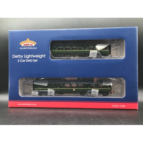 300 - Bachmann 32-516A Derby Lightweight Two Car DMU BR Green with Speed Whiskers, OO Gauge, Tested Runner... 