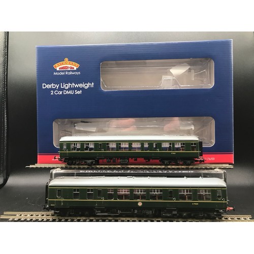 300 - Bachmann 32-516A Derby Lightweight Two Car DMU BR Green with Speed Whiskers, OO Gauge, Tested Runner... 