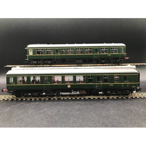 300 - Bachmann 32-516A Derby Lightweight Two Car DMU BR Green with Speed Whiskers, OO Gauge, Tested Runner... 