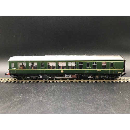 300 - Bachmann 32-516A Derby Lightweight Two Car DMU BR Green with Speed Whiskers, OO Gauge, Tested Runner... 