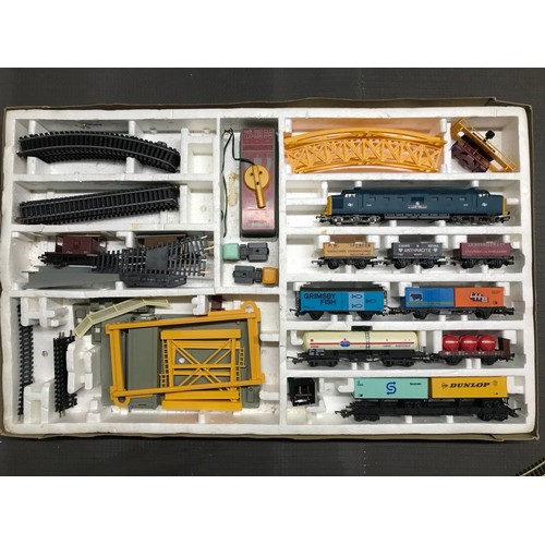 262 - Lima OO Scale Super Freight Liner Terminal set, appears complete, The Fife & Forfar Diesel Locomotiv... 