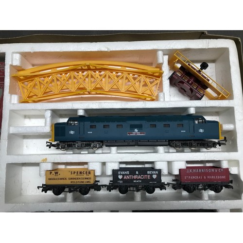 262 - Lima OO Scale Super Freight Liner Terminal set, appears complete, The Fife & Forfar Diesel Locomotiv... 