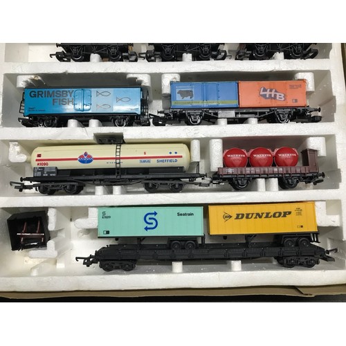 262 - Lima OO Scale Super Freight Liner Terminal set, appears complete, The Fife & Forfar Diesel Locomotiv... 