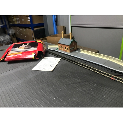 430 - A mixed Lot of OO Gauge Track, Controllers and Platform scene, Mostly Peco Streamline track pieces s... 