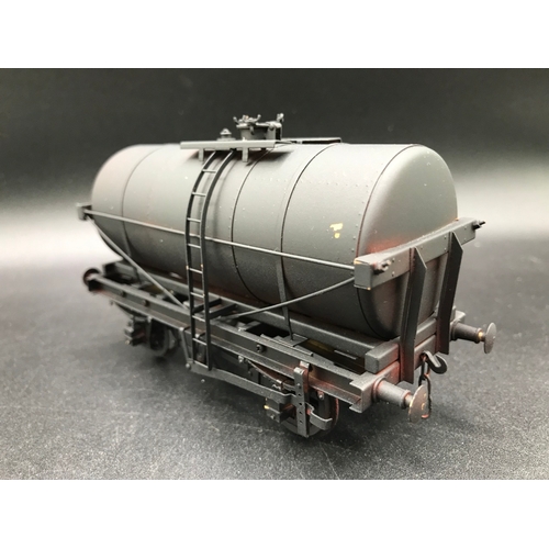 233 - Tower Brass 'O' Gauge Tank Car B Oil Tank Wagon in plain Black, Finescale, Lightly run if run at all... 