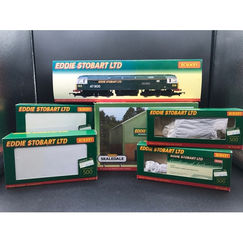 317 - Three Eddie Stobart OO Hornby Locomotives with two Stobart Rolling Stock and Skaledale R6546 Logisti... 