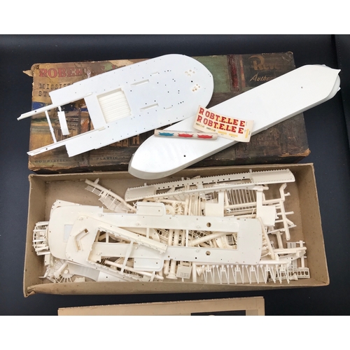 130 - Two 1950's Vintage Revell Model Kits, includes Santa Maria H336 298, Robert Lee Mississippi Steamboa... 