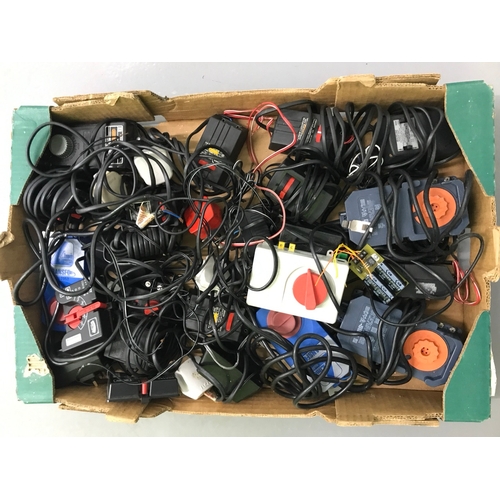 432 - 50+ Model Railway Power Units and Controllers, includes Hornby, Triang, H&M, Meccano, Gaugemaster, B... 