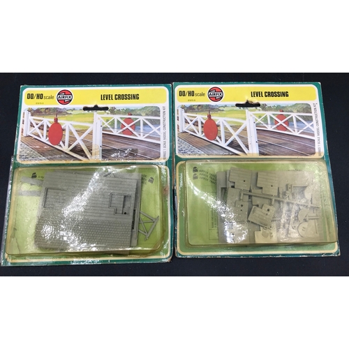 133 - 11 Vintage OO Gauge mostly Un-built Airfix kits, See Photos, includes Un-built with Instructions and... 