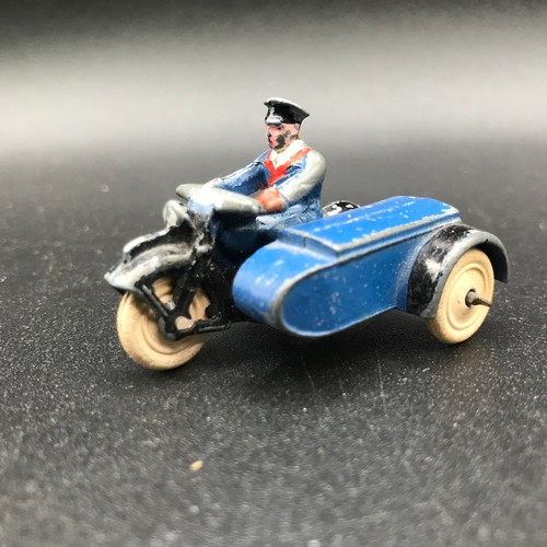 114 - Meccano Dinky Toys No.43 Pre-war RAC Hut, Motor Cycle Patrol and Guides A2064, in Original Box with ... 