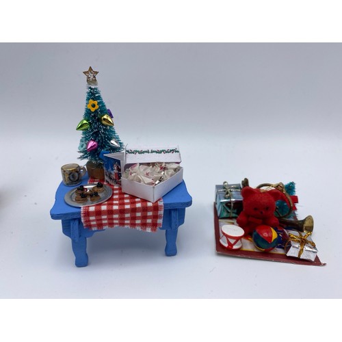 142 - A Dolls House Christmas 1000g. G/VG/F. (Many).
Christmas Trees
Mini boxes of decorations
Christmas F... 