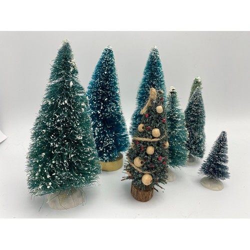142 - A Dolls House Christmas 1000g. G/VG/F. (Many).
Christmas Trees
Mini boxes of decorations
Christmas F... 