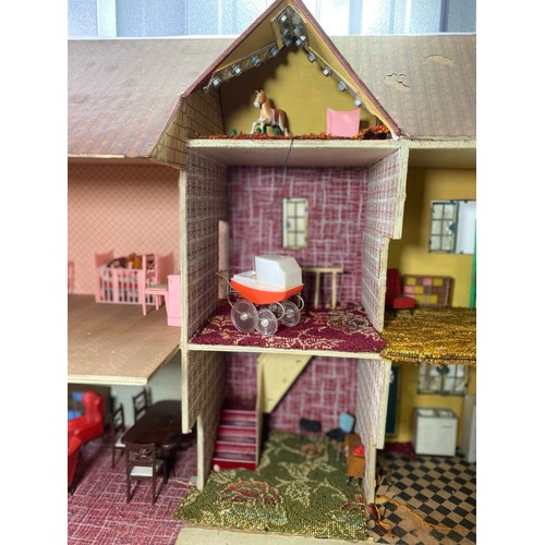 694 - Vintage 1960's Dolls House - if you fancy a project, then this is the 3 bed house for you.  Featurin... 