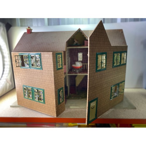 694 - Vintage 1960's Dolls House - if you fancy a project, then this is the 3 bed house for you.  Featurin... 