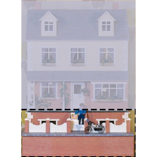 699 - Springwood Basement Kit. Good. (1). 20000g
Enables pavement frontage to your dollhouse
Pictures of b... 