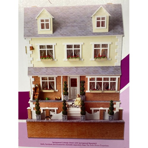 700 - Springwood Basement Kit. Good. (1). 20000g
Enables pavement frontage to your dollhouse.
Pictures of ... 