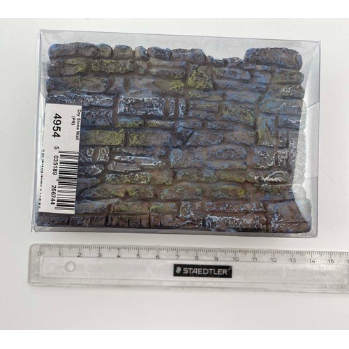 324 - Dry Stone Walls 4954, 4 Dolls house emporium dry stone walls, new in boxes. 800g. VG. (4)