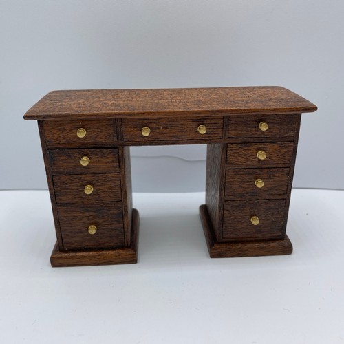 707 - Darkwood House Furniture 1:12. VG. 700g. (12)
Corner Unit
Desk with Side Drawers
Desk
Side table
Sho... 