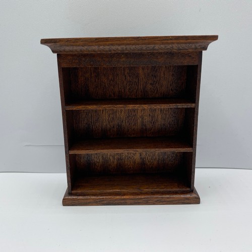 707 - Darkwood House Furniture 1:12. VG. 700g. (12)
Corner Unit
Desk with Side Drawers
Desk
Side table
Sho... 