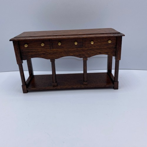 707 - Darkwood House Furniture 1:12. VG. 700g. (12)
Corner Unit
Desk with Side Drawers
Desk
Side table
Sho... 