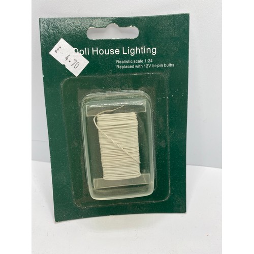 719 - Lighting - Ex Shop Stock. VG. 1000g. (35+)
1 x DE362 Flickering Fireplace
1 x E9319 Electric Lamp
1 ... 