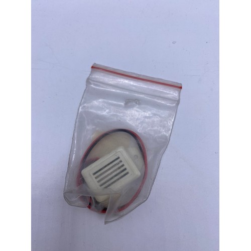 719 - Lighting - Ex Shop Stock. VG. 1000g. (35+)
1 x DE362 Flickering Fireplace
1 x E9319 Electric Lamp
1 ... 