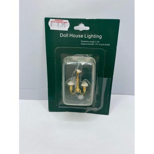 719 - Lighting - Ex Shop Stock. VG. 1000g. (35+)
1 x DE362 Flickering Fireplace
1 x E9319 Electric Lamp
1 ... 