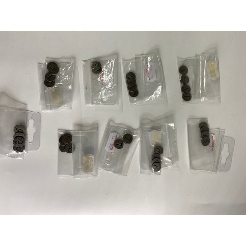 720 - Dolls House Fixtures & Fixings. VG. 600g. (144)
10 x 5mm Screws
2 x 9214 Screws for Cranked Hinges
1... 