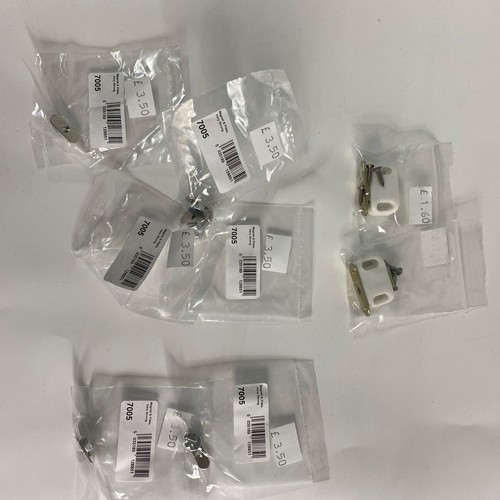 720 - Dolls House Fixtures & Fixings. VG. 600g. (144)
10 x 5mm Screws
2 x 9214 Screws for Cranked Hinges
1... 