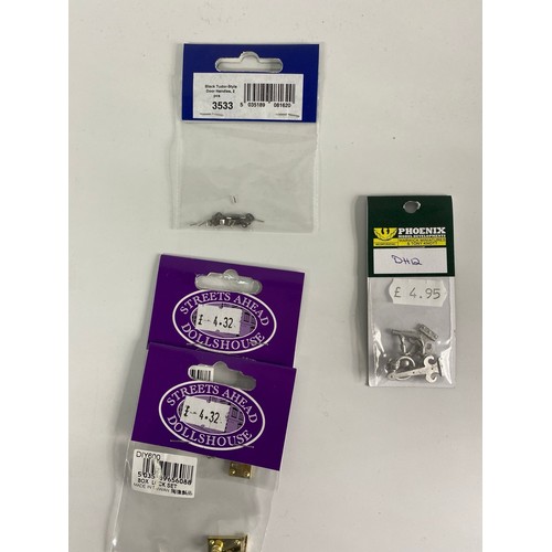 720 - Dolls House Fixtures & Fixings. VG. 600g. (144)
10 x 5mm Screws
2 x 9214 Screws for Cranked Hinges
1... 